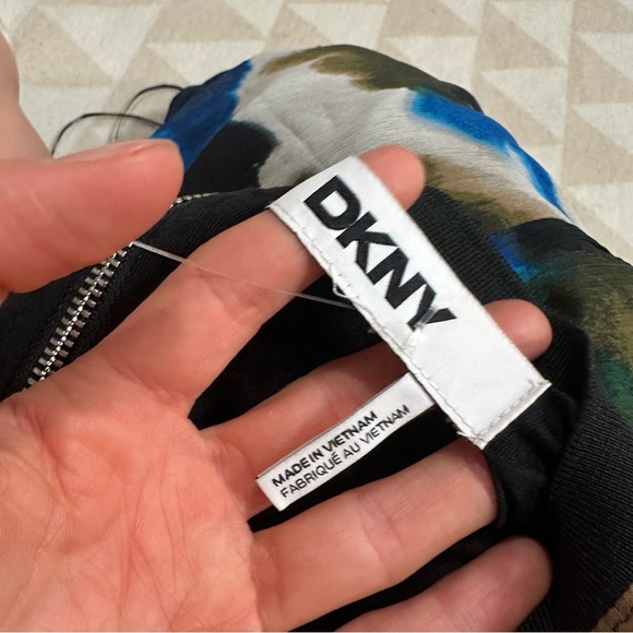 DKNY
Women's Printed Chiffon Sleeveless Blouse - Picture 3 of 3